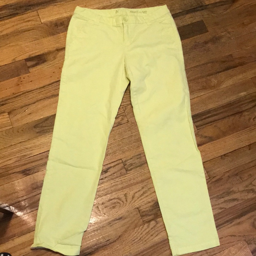 Like green/yellow capri